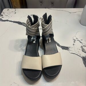 Sorel Elegant Cream and Black Women's Sandals